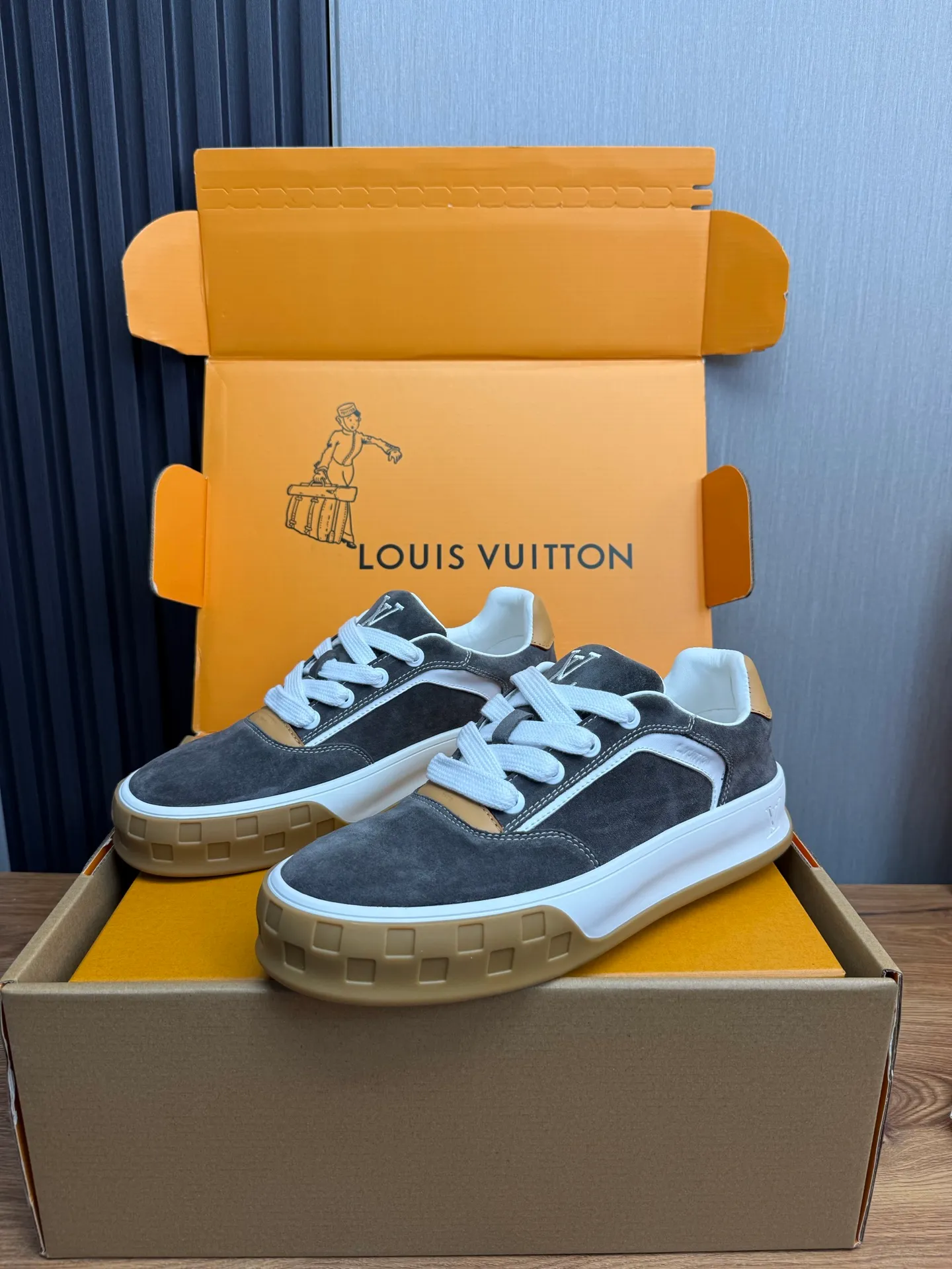Men's shoes 620💰 Lv. Top purchasing agent🇮🇹 Louis Vuitton, sports sneakers counter synchronization, uppers imported from Italy, high-quality splicing and complex handicrafts, imported mesh pads are soft and comfortable, soles: original factory special soles, TPU exclusive movable molded soles super comfortable, original factory single goods, 🔍🔍high quality, you can enter and exit the counter at will, welcome to compare, code number 38-44 (customized 38.45)